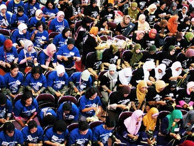 Seribu Sarung Masuk MURI