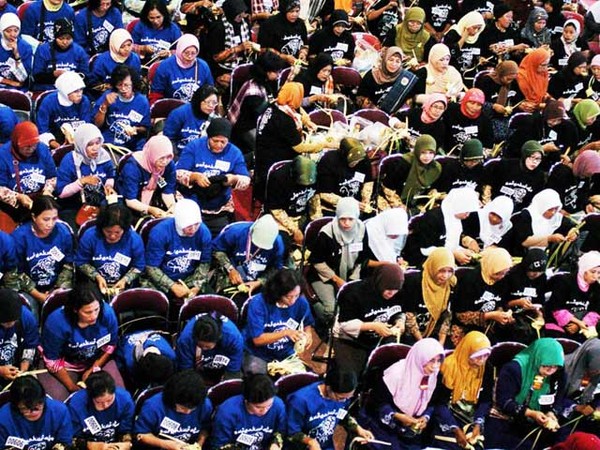 Seribu Sarung Masuk MURI