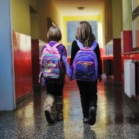 Tips Agar Tas Punggung Tidak Menyiksa Anak Sekolah