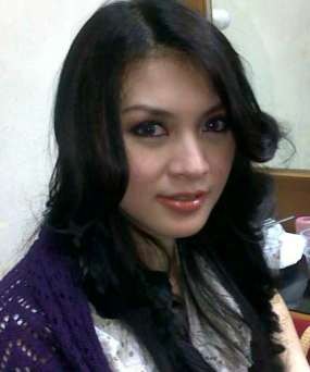 Belum Siap Berjilbab, Donita Pilih Kerudungi Hati