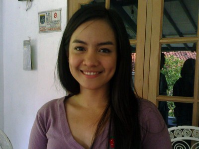 Intan Nuraini Bercardigan Ungu