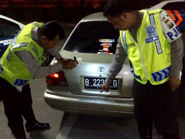 Toyota Corolla Diberondong Peluru