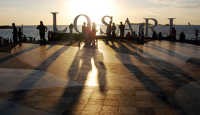 Ngabuburit Sambil Menikmati Senja di Pantai Losari