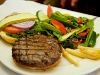 Menyajikan Burger