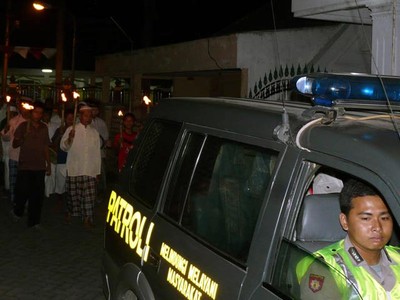 Polisi dan Warga Patroli Bareng