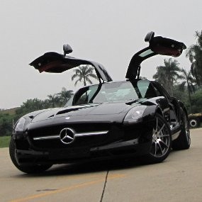 Mercy Rayakan 100 Tahun Kehadiran Mobil Sport