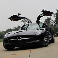 Mercy Rayakan 100 Tahun Kehadiran Mobil Sport