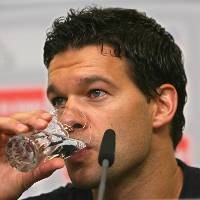 Ban Kapten Ballack Dijamin Loew