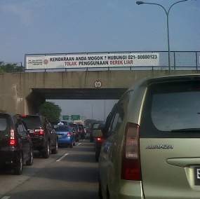 Macet di Tol JORR Hingga 5 Km