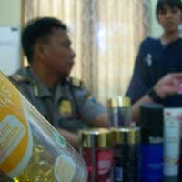Seorang Janda Kepergok Mencuri Vitamin Rambut