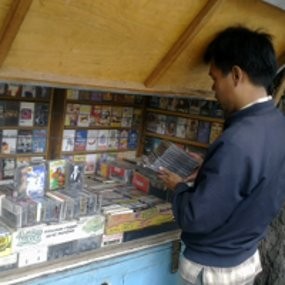 Kaset Bekas Bertema Islam Laris Manis di Cihapit