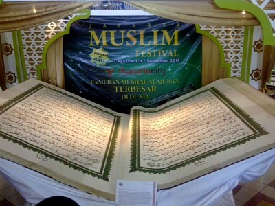 Alquran Raksasa Masuk Mal