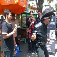 Hibur Warga Surabaya, Win Magic Gelar Sulap Mata Tertutup