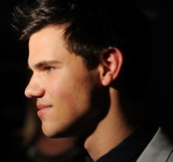 Taylor Lautner Jatuh Bangun Pikat Taylor Swift