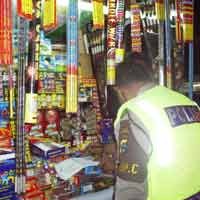 Ramadan, Polsek Tegalsari Sweeping Penjual Petasan
