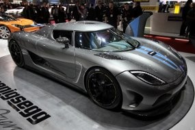 Koenigsegg Tantang Rekor Kecepatan Bugatti Veyron