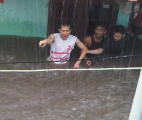 Wilayah Tarogong Jaksel Terendam Banjir 2 Meter
