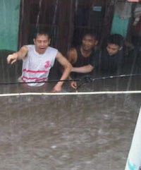Wilayah Tarogong Jaksel Terendam Banjir 2 Meter
