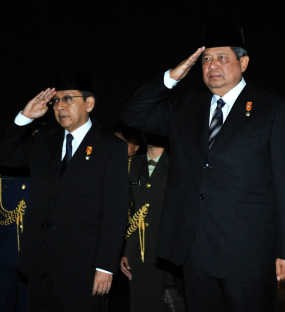 SBY Pimpin Renungan Suci di TMP Kalibata 