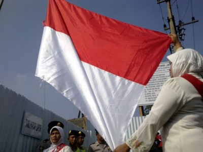Warga Stren Kali Peringati HUT RI