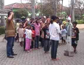 HUT ke-65 RI, Anjal dan Pengemis Gelar Upacara