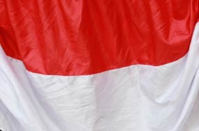 Santri Ponpes di Malang Kibarkan Merah Putih Raksasa