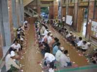 Menikmati Takjil Ala Timur Tengah di Masjid Pekalongan