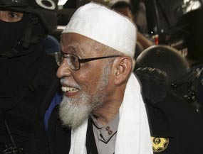 Bukti Pendanaan Berubah, Polri Tak Profesional Tangani Baasyir