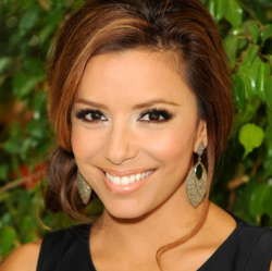 Eva Longoria Sibuk Nge-tweet Demi Haiti
