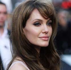 Jolie Ingin Datangi Korban Banjir di Pakistan