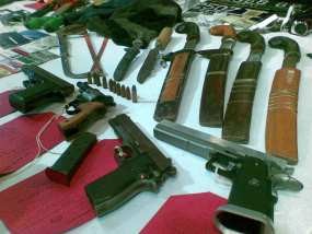 Polisi Sita Sejumlah Senjata Tajam dan Pistol