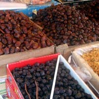 Berkah Ramadan Bagi Penjual Kurma