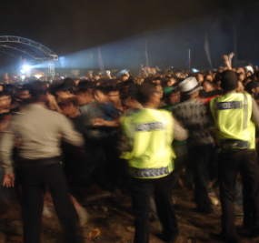 Konser Band Wali di Batang Ricuh, 15 Penonton Luka