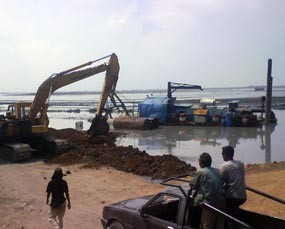 Gunungan Lumpur di Dekat Semburan Utama Longsor