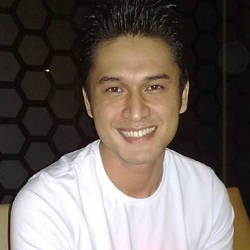 Jadi Penyanyi & MC, Indra L Brugman Rela Dibilang Maruk