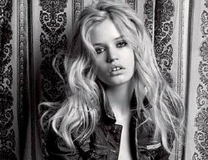 Georgia Jagger, Berpose Seksi di Iklan Jeans