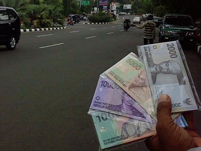 Penjual Uang Receh Mulai Marak