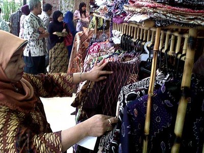 Berburu Batik Cantik Khas Jabar