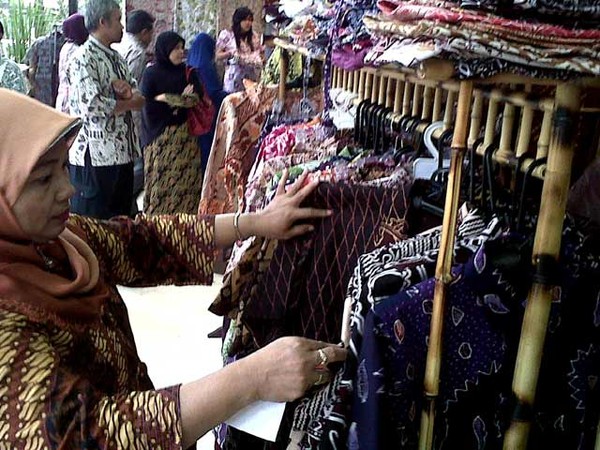 Berburu Batik Cantik Khas Jabar