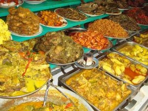 Buka Puasa Nasi Kapau Murah Meriah