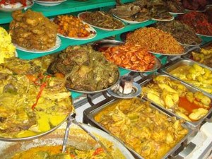 Buka Puasa Nasi Kapau Murah Meriah