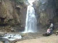 Ngabuburit Sembari Mencari Jodoh di Curug Gombong