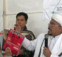 FPI Serukan Laskar Tangkap Pemred Majalah Playboy