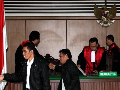 Sidang 2 Aktivis Bendera Ditunda