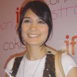 Luna Maya Dapat Kejutan Ultah Saat Sahur