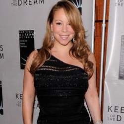 Mariah Carey Hamil Empat Bulan