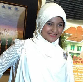 Berjilbab, Marshanda Merasa Lebih Tenang