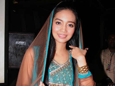 Nuri Maulida Anggun Berjilbab