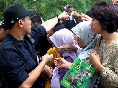 Warga Depok Serbu Kas Keliling BI