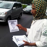 Demo di Kejati DKI, FPI Bagikan Selebaran Pemred Playboy Buron 